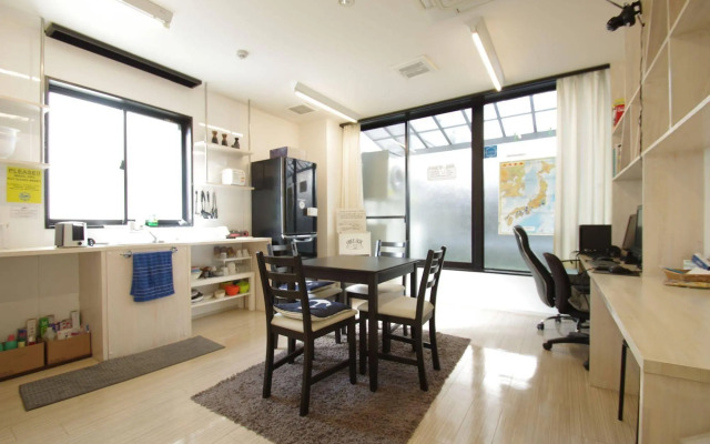 Ark Hostel & Cafe Dining