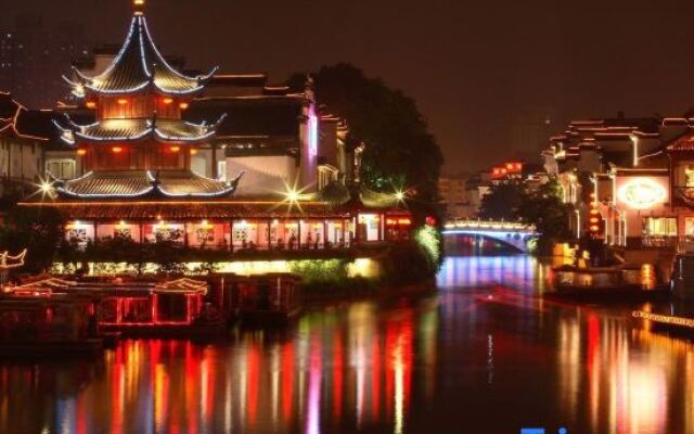 Qingmu Select Hotel (Shanghai Railway Station Zhongxing Road Metro Station)