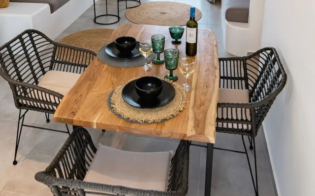 MAEVA Santorini Suites