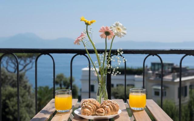 Bayview Posillipo, brand new apartment for 6, stunning view on bay