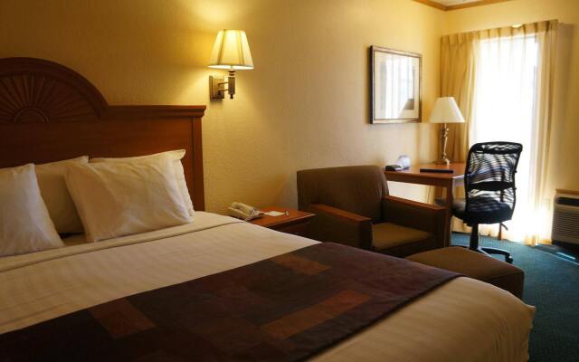 SureStay by Best Western Kansas City Country Inn North
