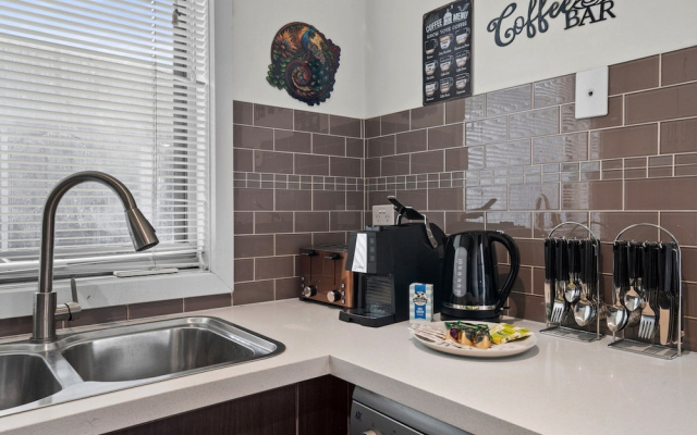 Spacious 3-bed Townhouse in Coburg