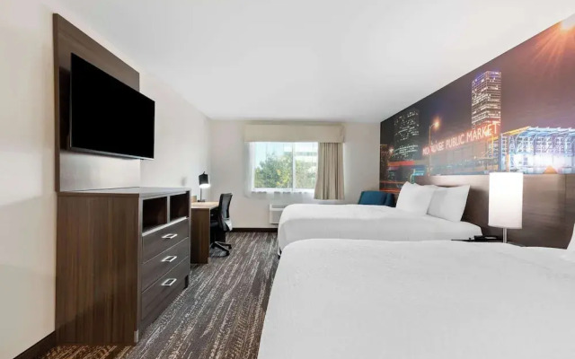 Clarion Pointe