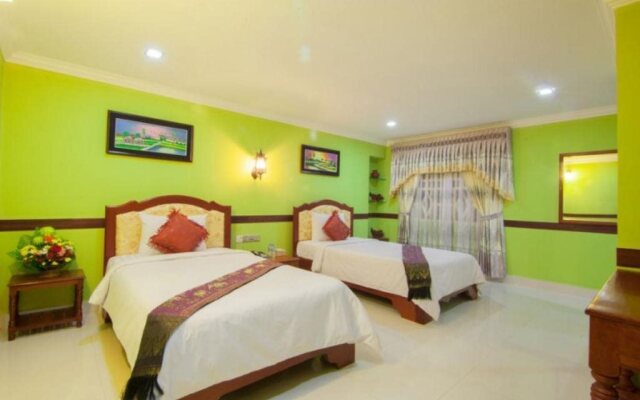 Long Live Hotel