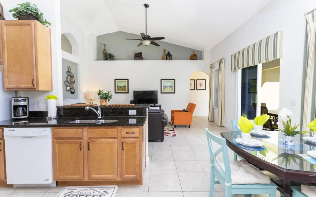 Gorgeous 4Bd with Pool @ 4072 Solterra Resort