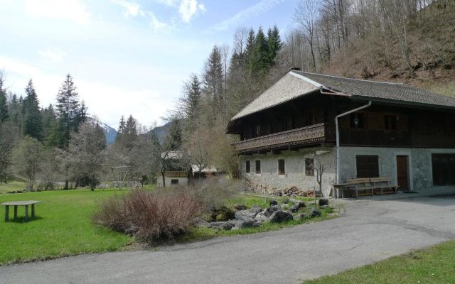 Appartement-3-Chambres-8-Couchages-Wifi-Montriond-Chebourins