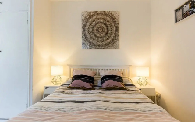 Recently Renovated 2BR Flat in South East London