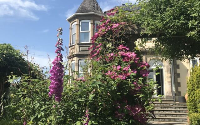 Holywell House B & B
