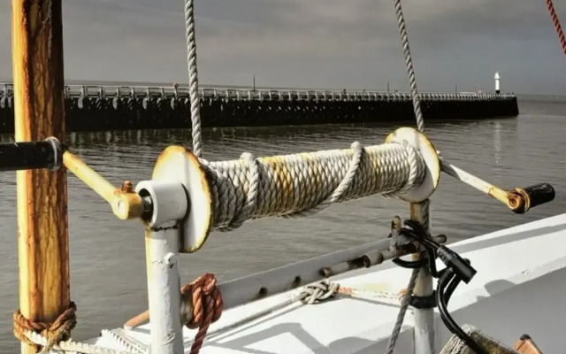 Cosy Apartment With Terrace Near Beach