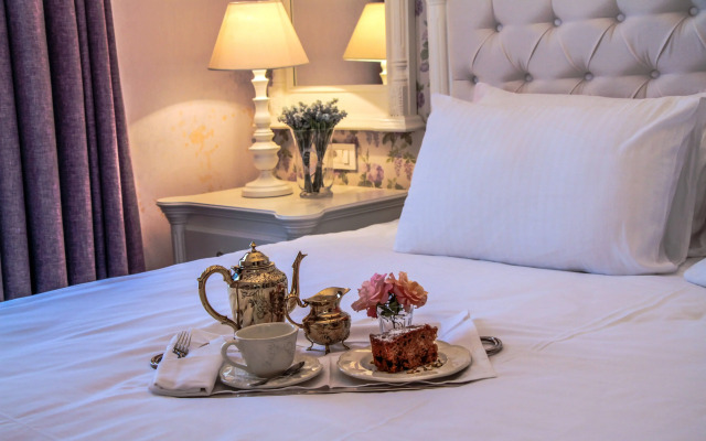 Ena Boutique Hotel & Residences