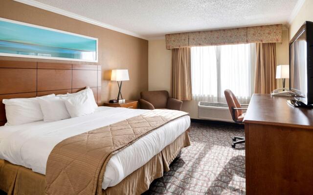 Clarion Hotel Detroit Metro Airport