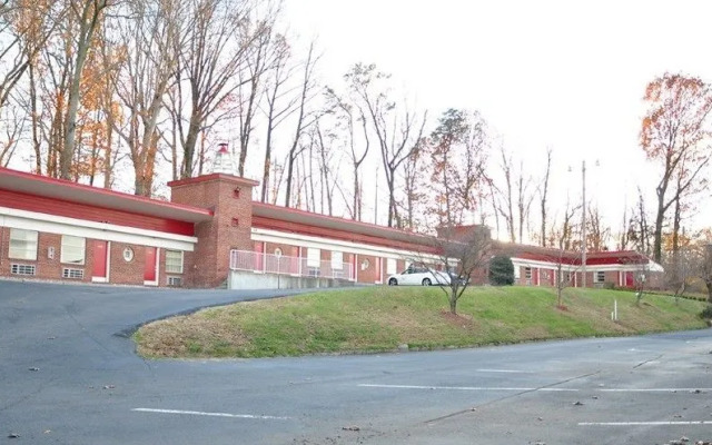 Lee High Inn