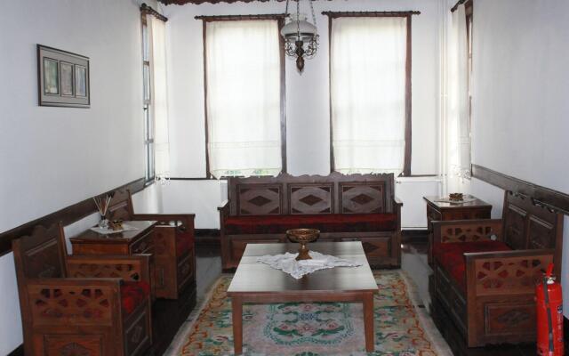 Toprakçiler Mansion