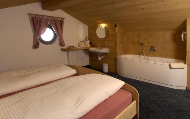 Agriturismo Apartments Tuene