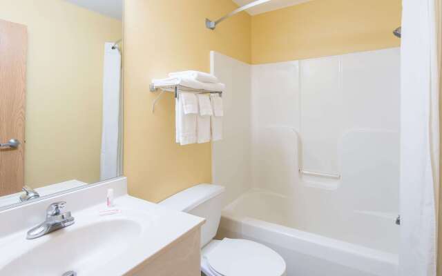 Super 8 by Wyndham Medina