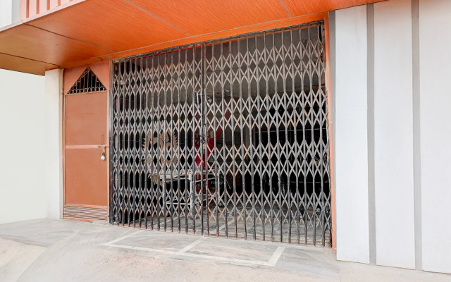 OYO Flagship 80479 A Hotel Royal FNG