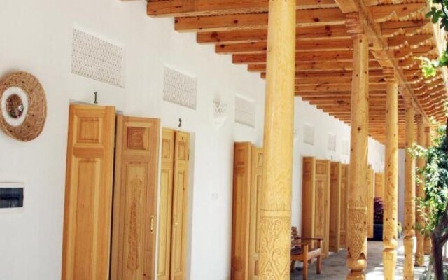 Hovli Poyon Hotel