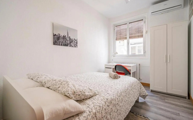 La Latina Sol. Espacioso apartamento, 12 pax