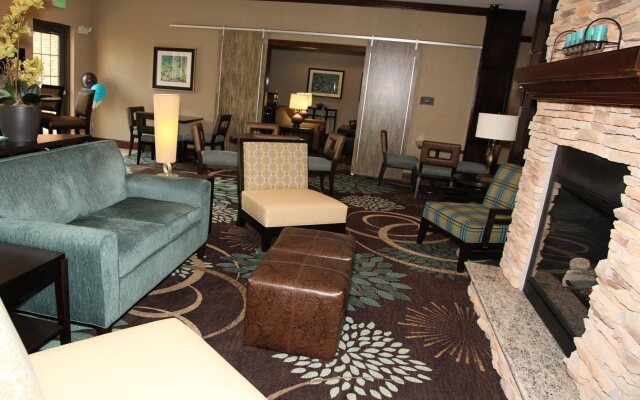 Staybridge Suites Lincoln Northeast by IHG