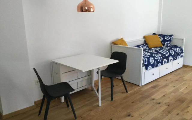 Lovely studio appartment with patio near the sea
