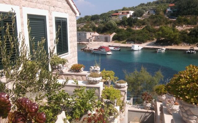 Apartment By the sea