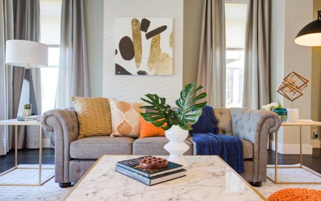 Massive 14 Bed/3.5ba Downtown Home by Domio