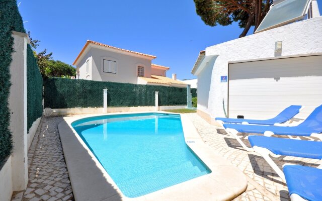 Residential Cul-de-sac Walking Distance to Centre, Private Pool, Free AC & Wifi