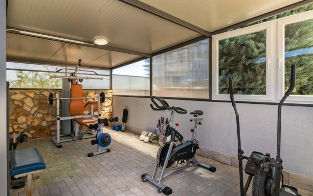 Stunning Home in Pula With Wifi and 6 Bedrooms