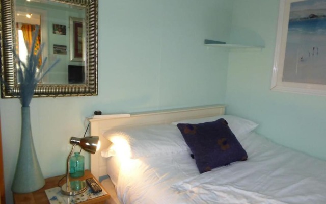 Dog Friendly Bed & Bowl Beach Chalet