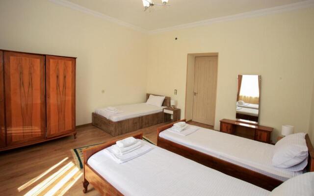 Bucha`s Guest House & Wine Cellar