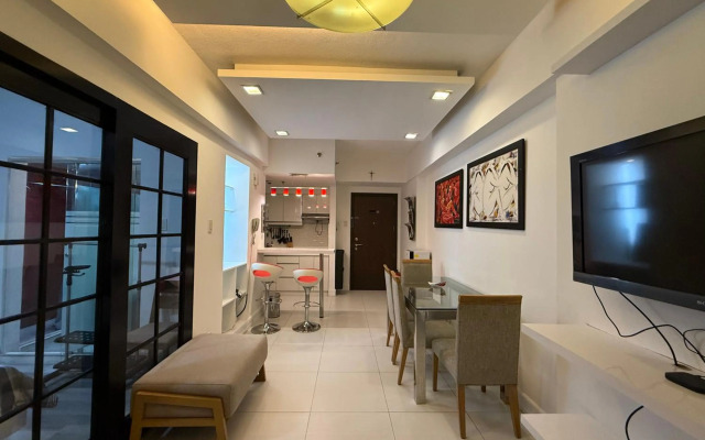 Luxury Condo at Forbeswood Parklane