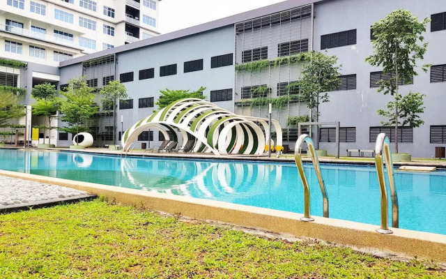 Teiw Family Homestay at Skypod Residence Puchong