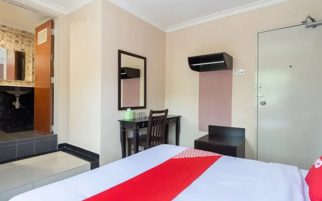 Oyo 89844 Green Villa Hotel