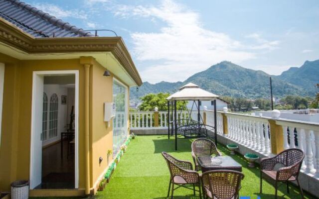 Floral Hotel · Yongjia Big House hotel (Furong Ancient Village Lishui Ancient Street)