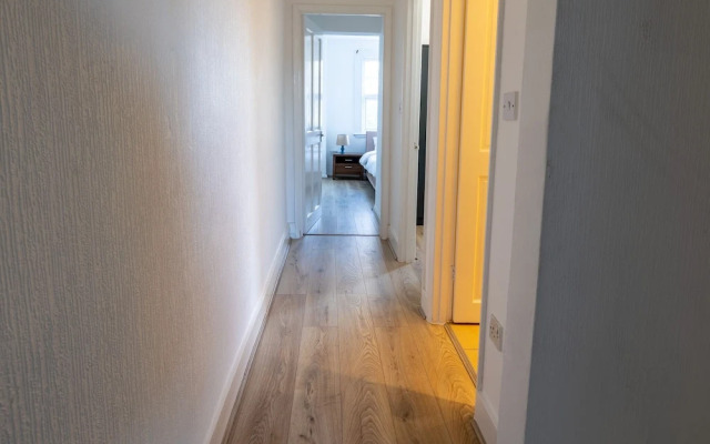 Captivating 4-bed House in Dartford