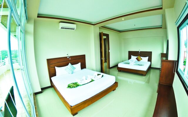 4.13 suites hotel