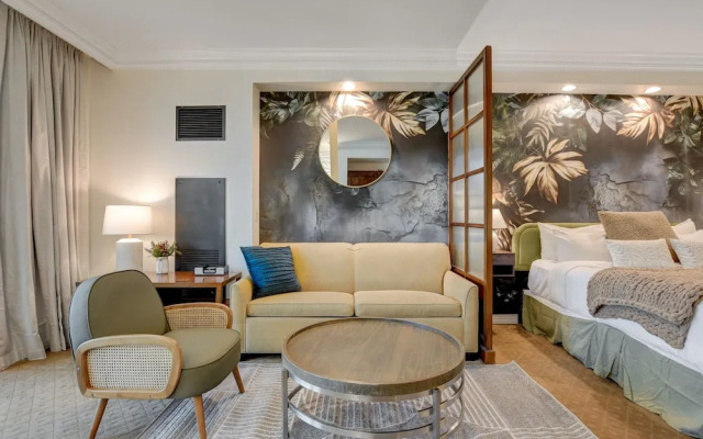 Premium Suite w/balcony at The Signature