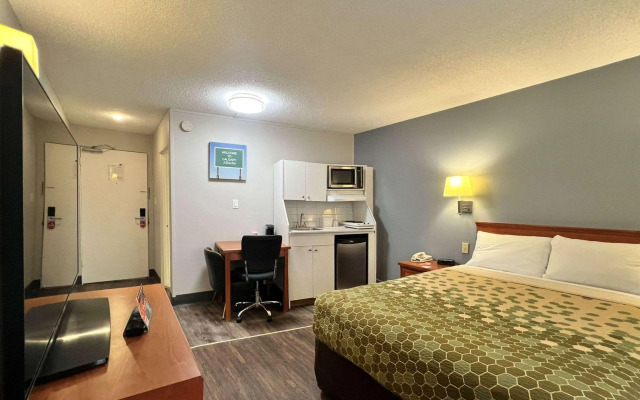 Econo Lodge Motel Village