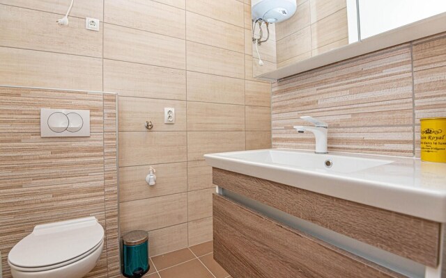 Nice Apartment in Brodarica With Wifi and 2 Bedrooms