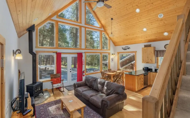 Cascades Adventure Cabin