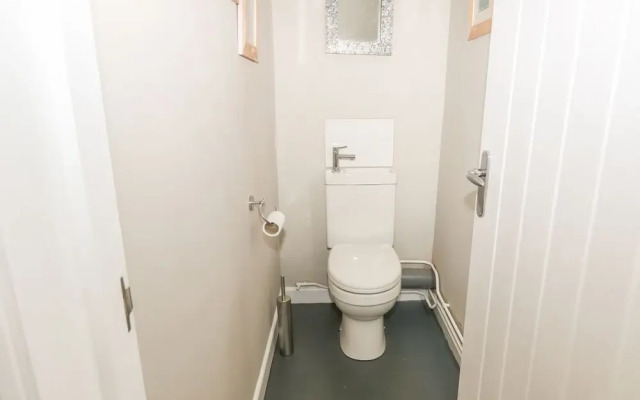 27 Whitegates