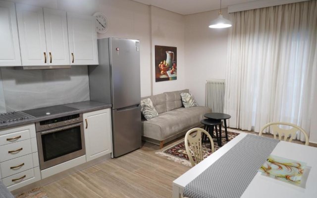 Larissa Downtown Apartment With Parking