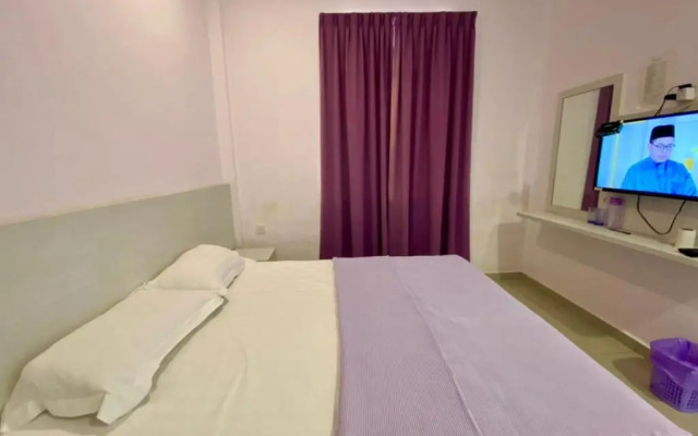 Lavender Riverside Hotel