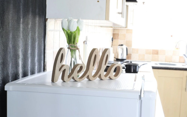 EasyTravel NEC Airport 3 Beds House