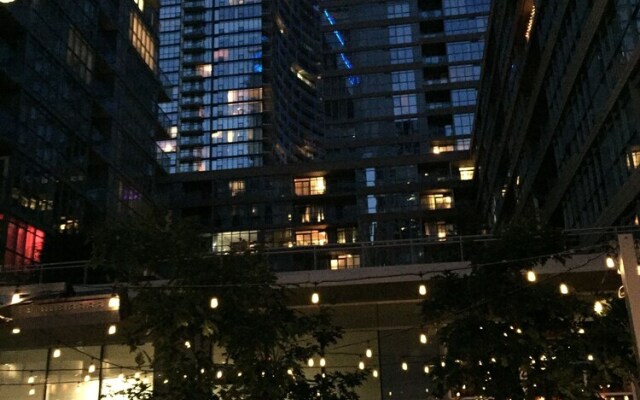 NGE Stays - Downtown Suite Lake View