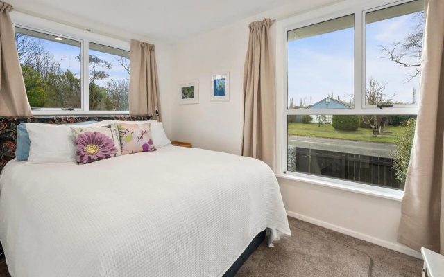 Plum Tree Cottage - Turangi Holiday Home – Guest Rooms – Turangi