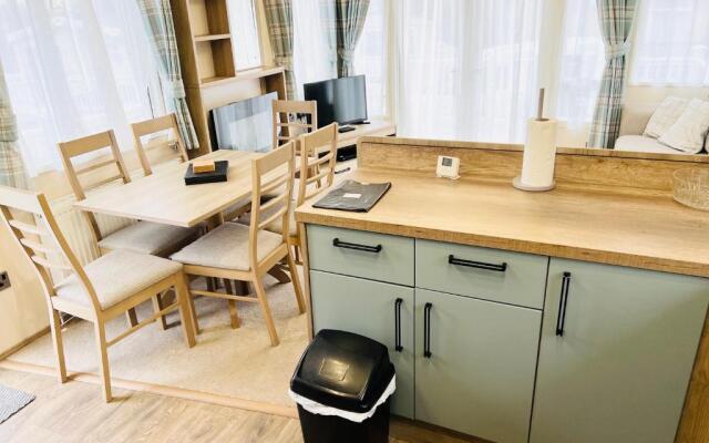 Luxury 2 Bedroom Caravan MC35, Shanklin, Isle of Wight