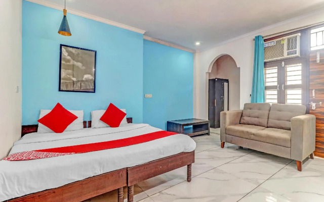 OYO Flagship 70237 Cozy Stay Deluxe