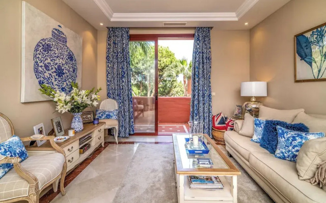Luxury 2-bed Apartment in Elviria W/pool