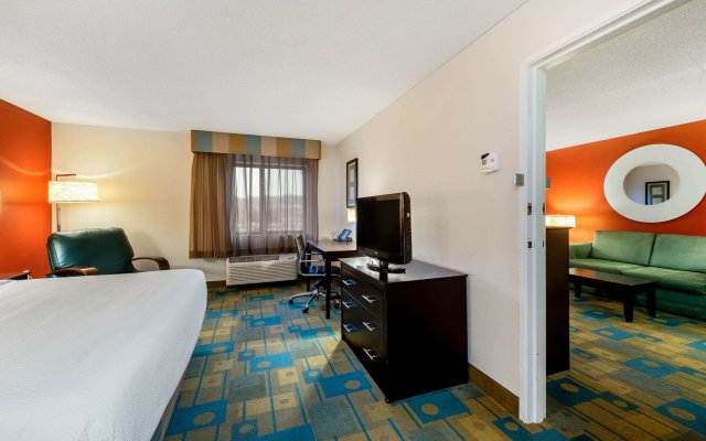 La Quinta Inn & Suites by Wyndham Mansfield OH